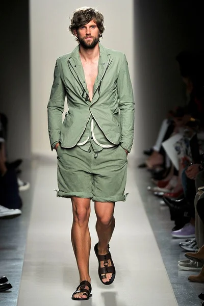 Look 15